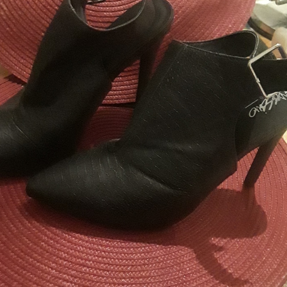 Heels - Picture 3 of 5